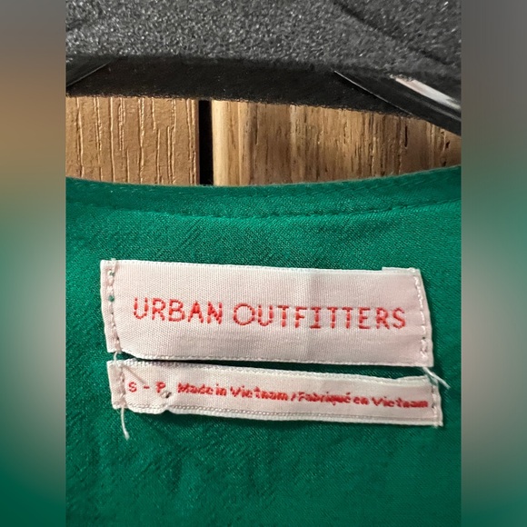 Urban Outfitters Small Green Multi Floral Crop blouse - Picture 3 of 5